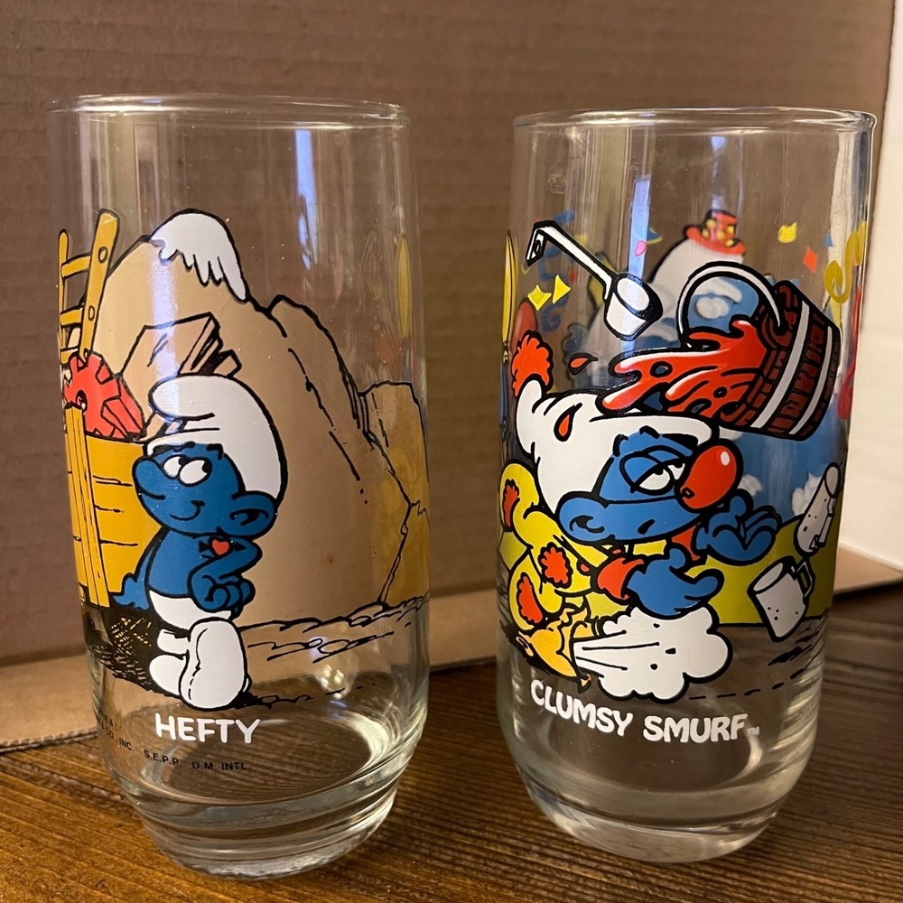 Vintage Lot 2 Clumsy Smurf 83 &Hefty 82 Peyo Smurf Drinking Glass Wallace Berrie